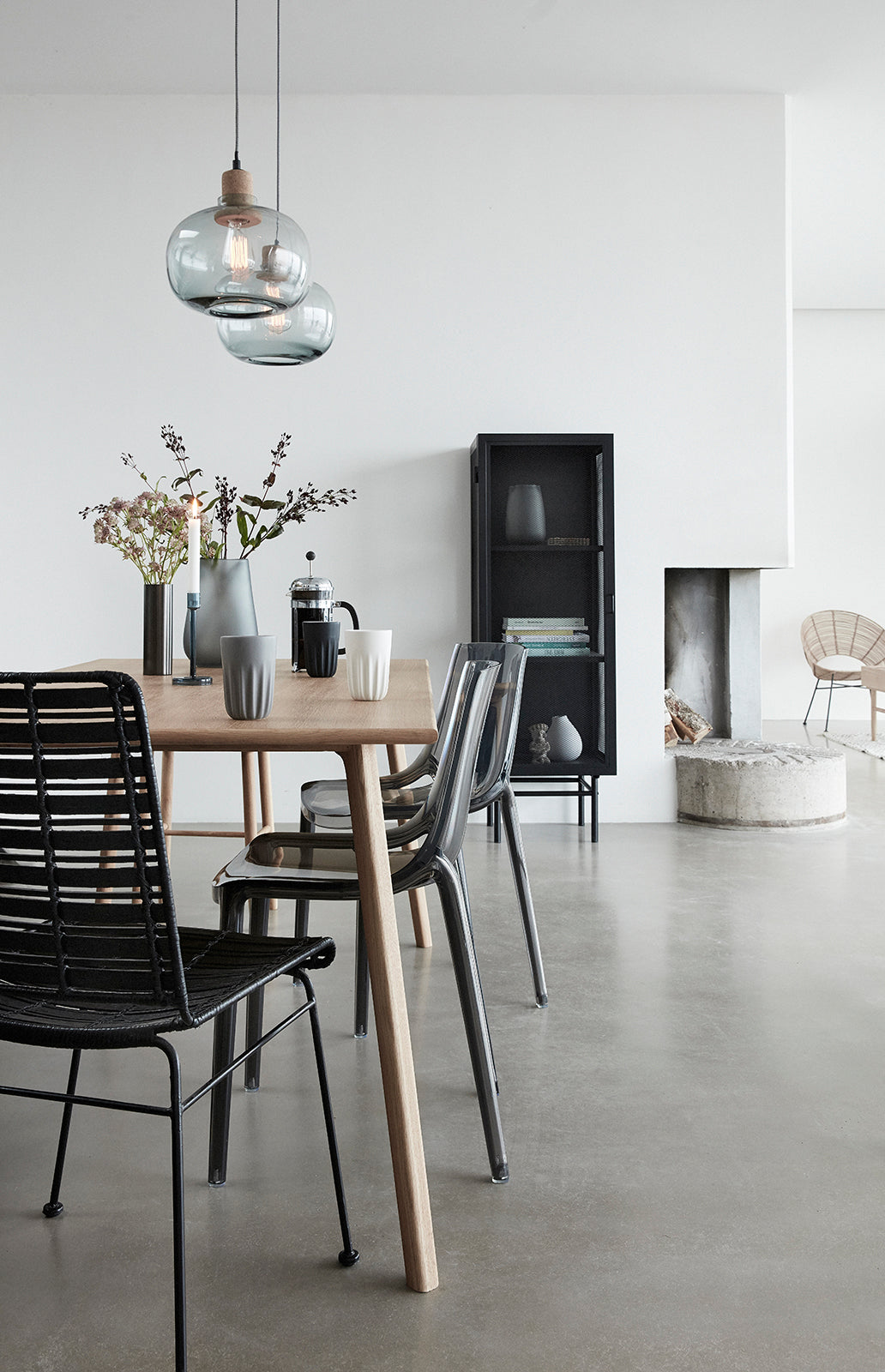 Vitrinenschrank Edge Single, metall, schwarz