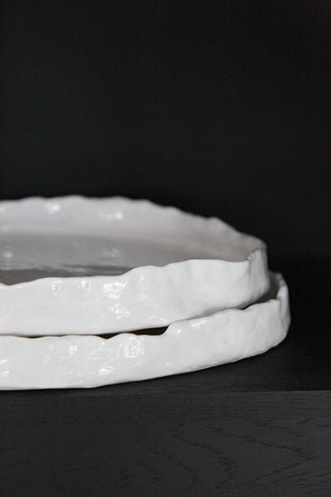 Handgefertigte Servierplatte aus Keramik